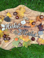 3D-gedruckter Herbst-Schriftzug aus Holzfaser, natürliche Wohn- und Wanddekoration.