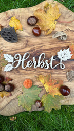 3D-gedruckter Herbst-Schriftzug aus Holzfaser, natürliche Wohn- und Wanddekoration.