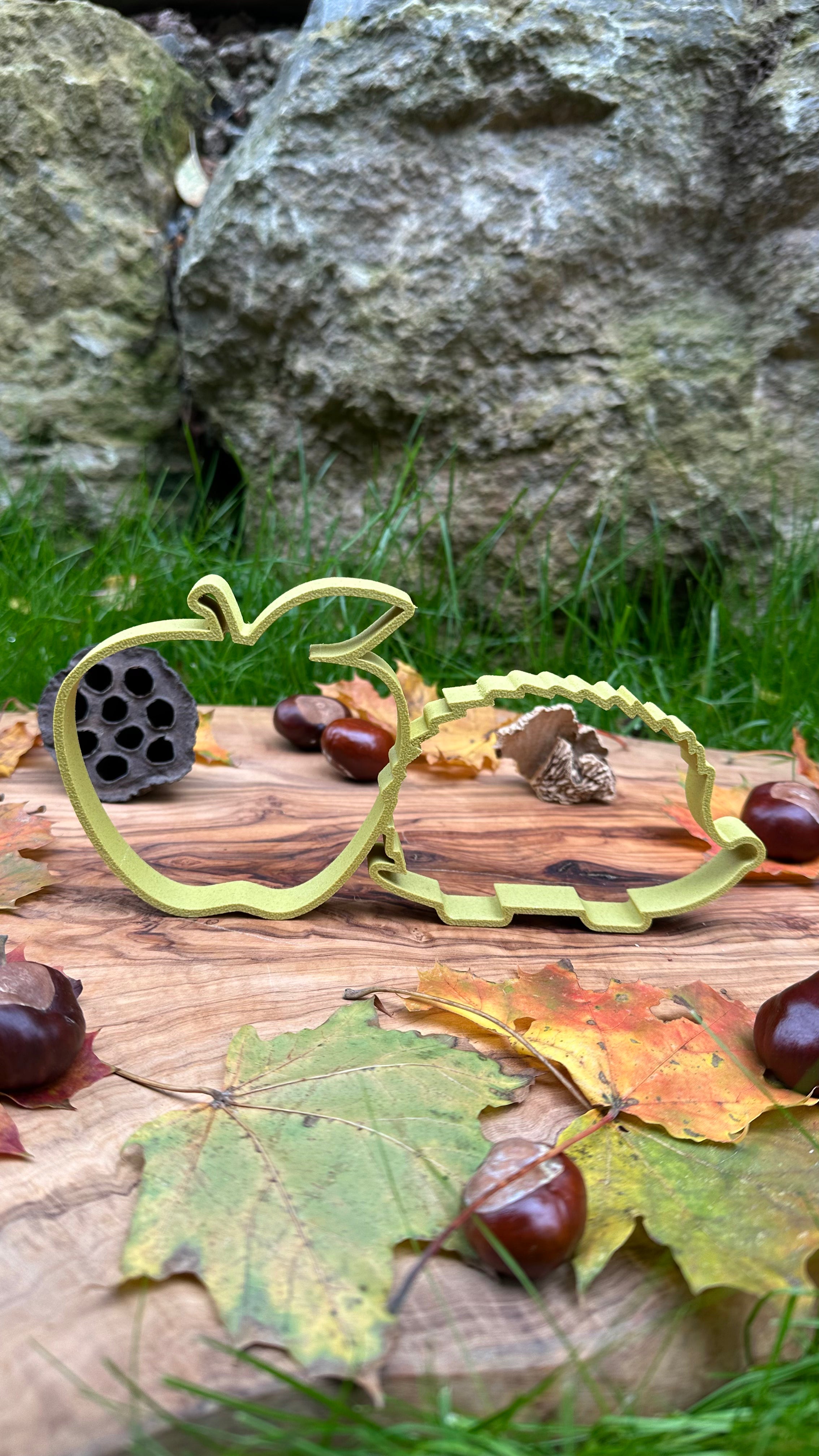 Apfel-Igel aus Holzfaser, nachhaltige 3D-gedruckte Dekofigur von deeKORE.