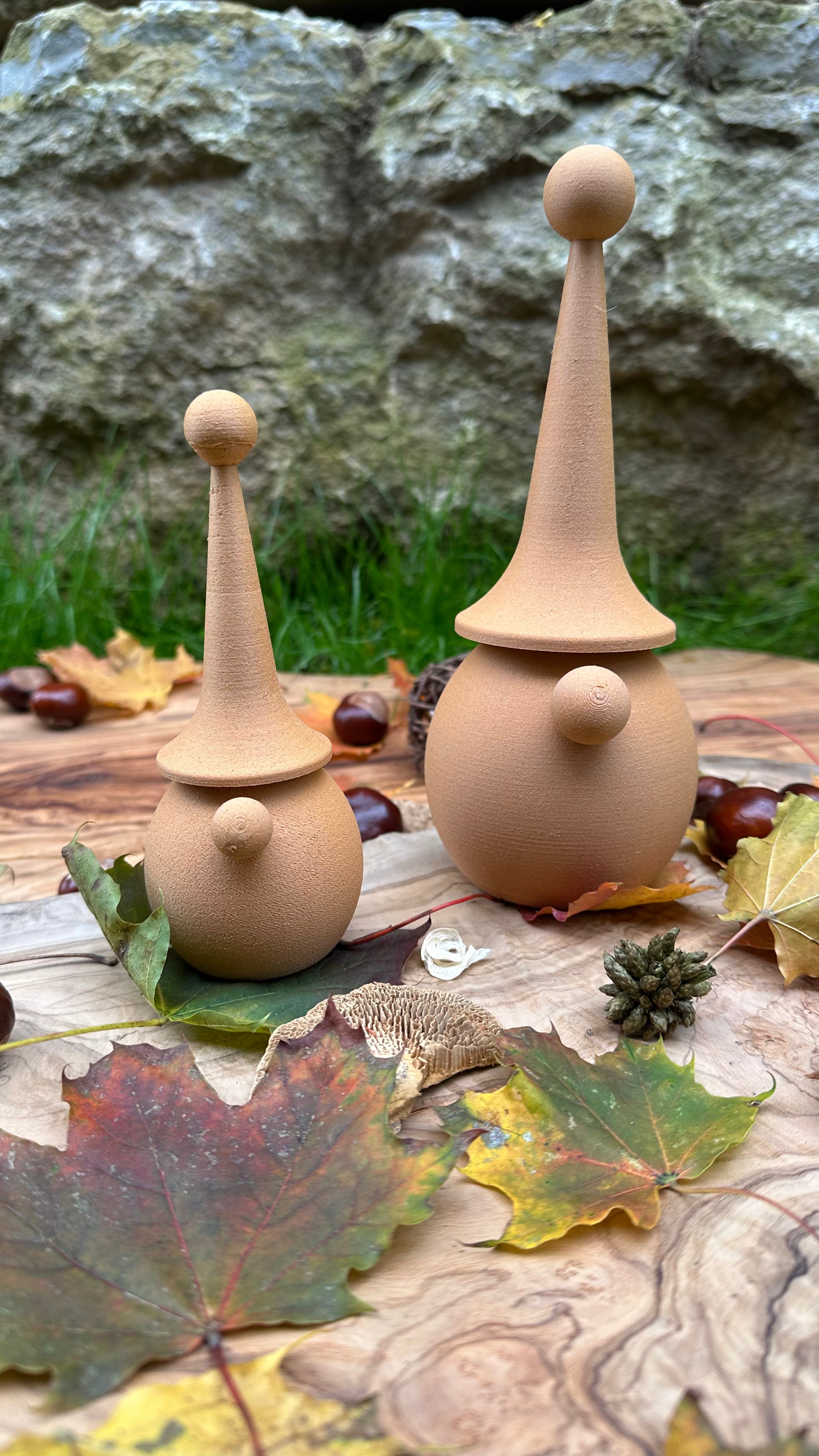 Gnom-Familie aus Holzfaser, 3D-gedruckte Herbstdekoration von deeKORE.